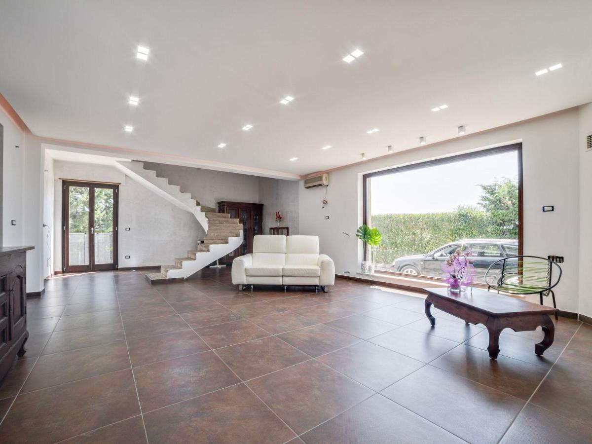 Belvilla By Oyo Modern Villa In Nissoria With Pool Exterior foto